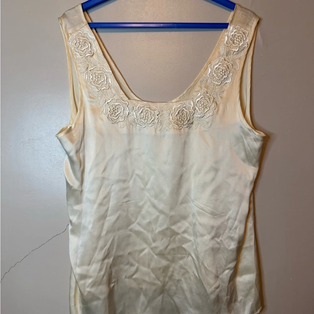 Vintage Saks Fifth 100% Silk Cream Tank Top Floral Embroidered Trim Womens XL - Picture 3 of 9
